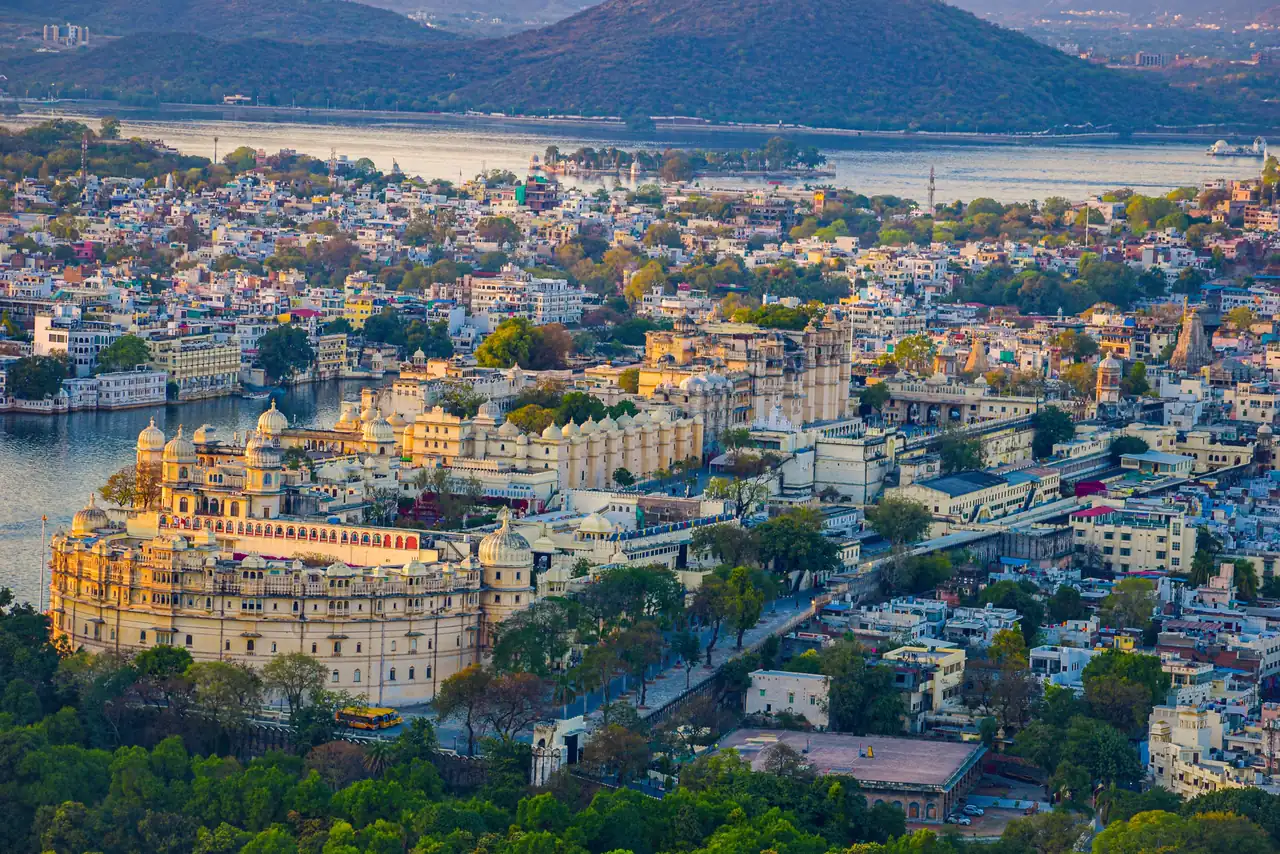A lake palace in Udaipur at dusk